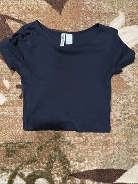 H&M Black Cropped Scoop Neck Tee